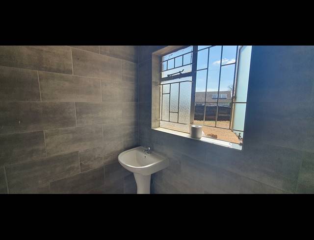 4 BEDROOM HOUSE TO LET IN RENSBURG
